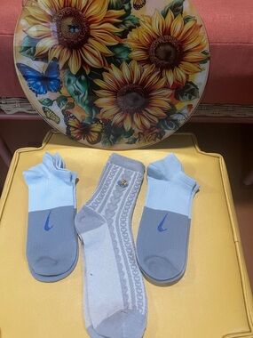 Nike Light Blue & Gray Low-Cut Athletic Socks with Patterned Gray Crew